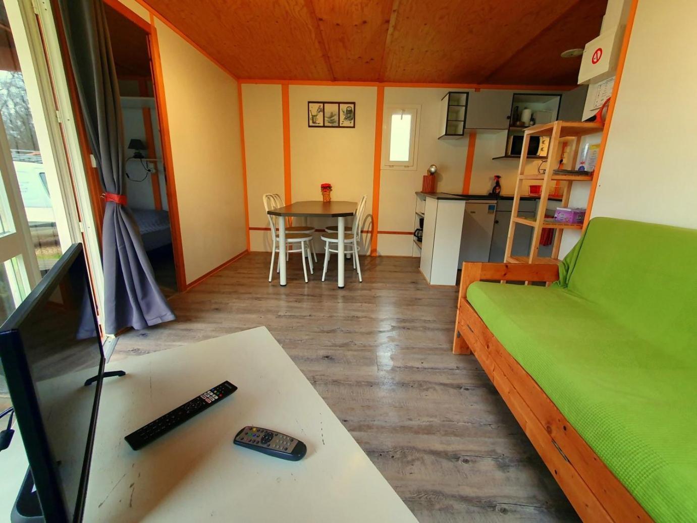 Les Chalets Du Quignon Autry-le-Chatel Eksteriør billede