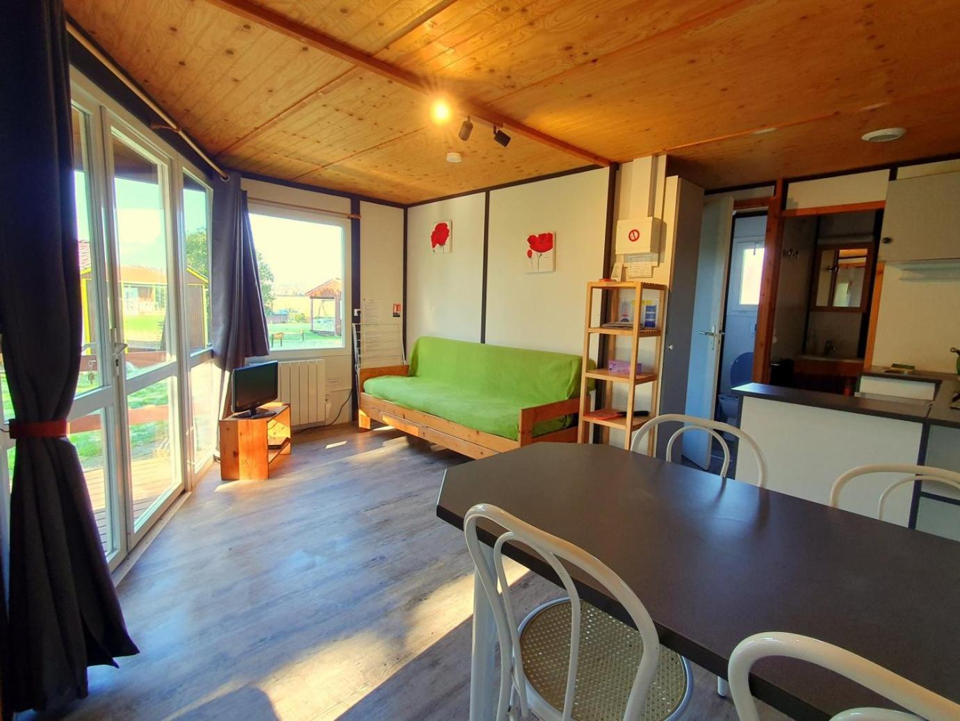 Les Chalets Du Quignon Autry-le-Chatel Eksteriør billede